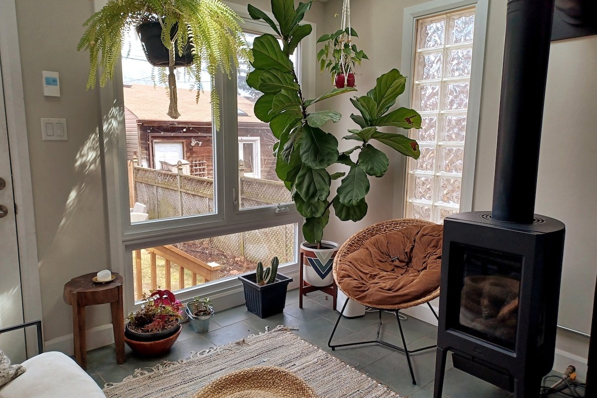 Spacious and Cozy Home in High Park gallery image 2