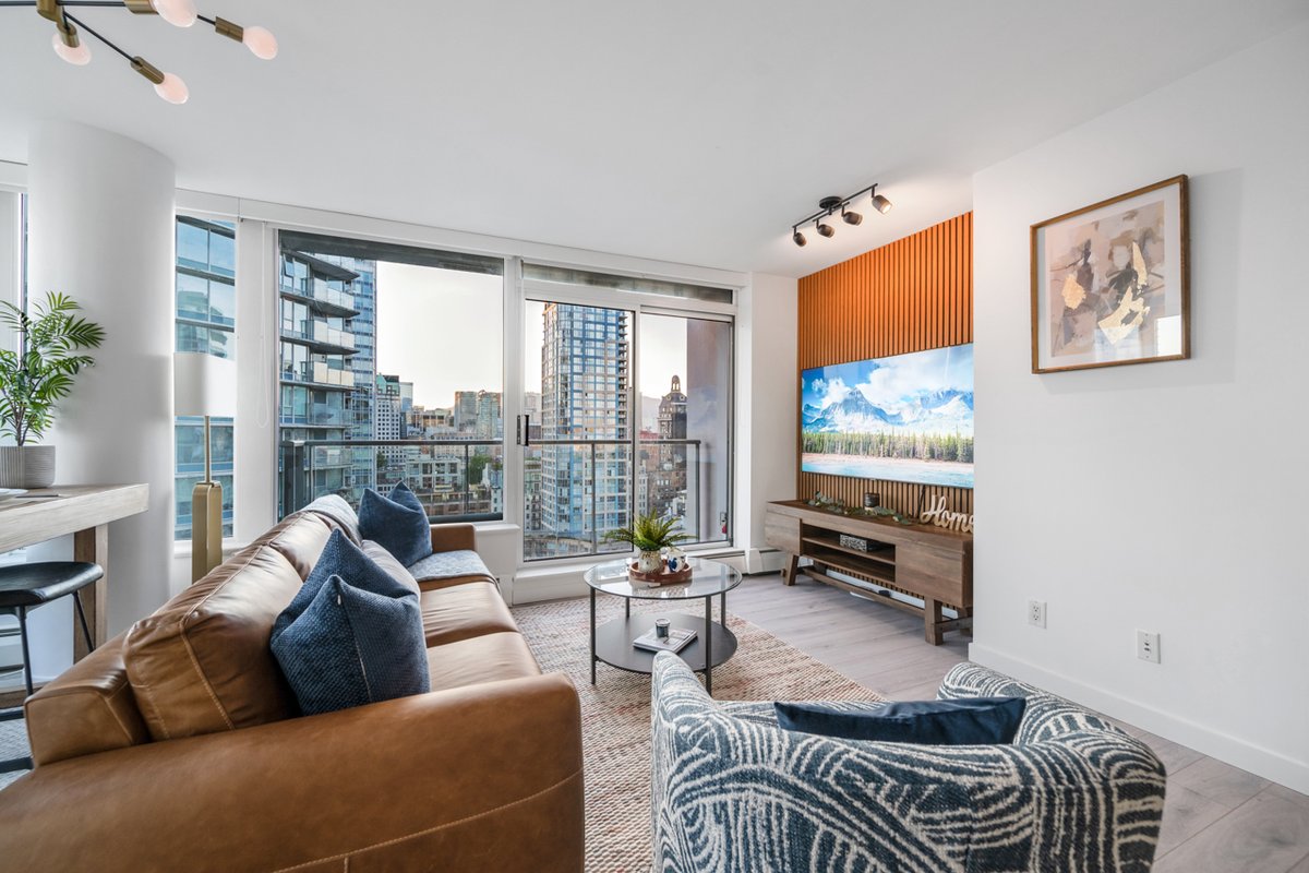 DT Luxury Apt. w/ Free Parking | Pool | HotTub