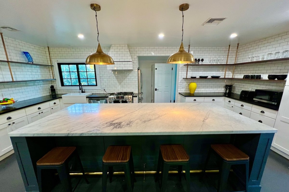 Heated Pool & Spa, BBQ, Pool Table, Games, Private gallery image 4