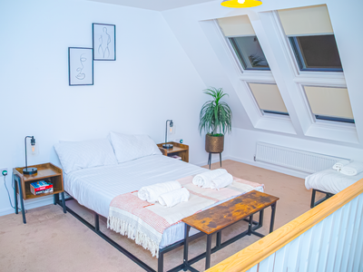 Stunning 3 Bedroom House with parking and garden