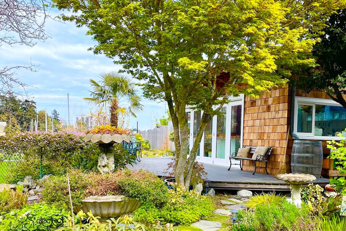 Across the Harbour 3BR Marina View Full House gallery image 2