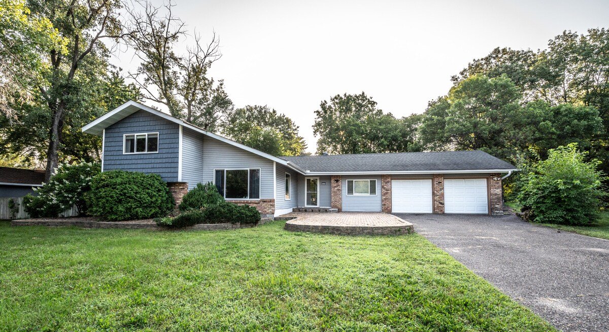 Spring Lake Paradise Pool Home w/Sauna, Cable, Bar gallery image 4