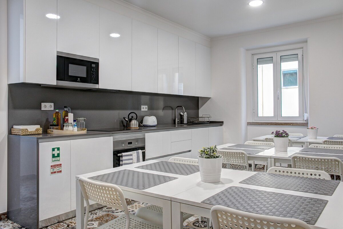 Home Out 2E – Apartment at City Center w/ Parking gallery image 3