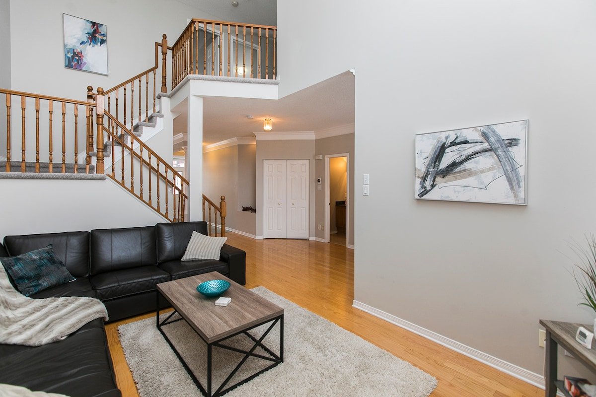 KASHY HOMES-Ravishing 3 story home near DT&Airport gallery image 5