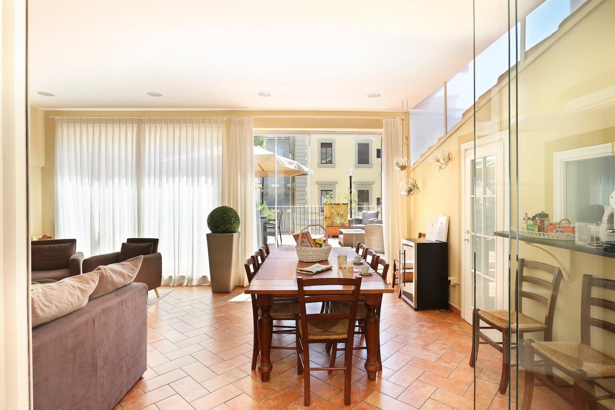 La Terrazza big apartment near Davide Michelangelo gallery image 5