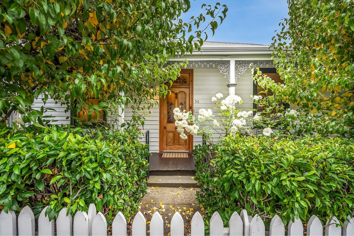 Modern Home in Heart of Sandy Bay gallery image 2