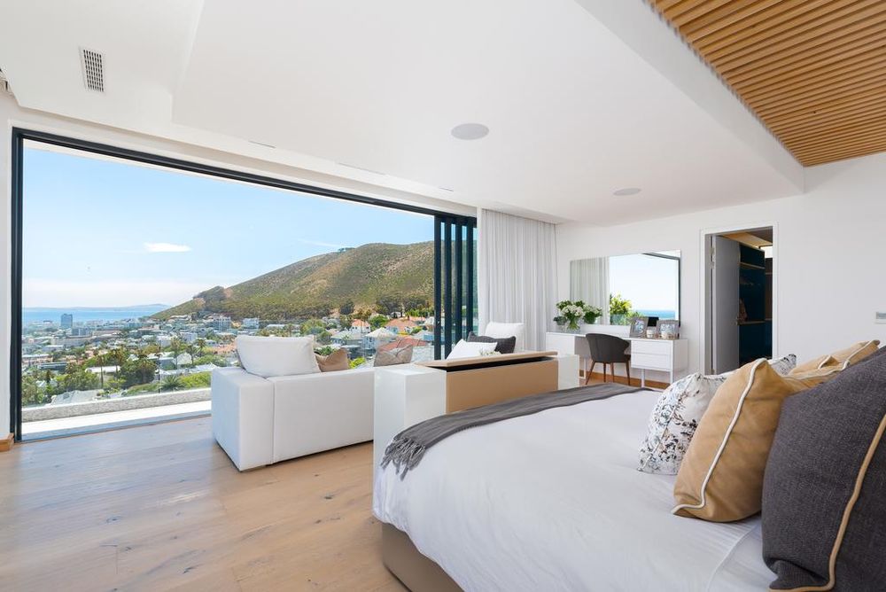 Photo 2 of Villa Rocha accommodation in Fresnaye, Cape Town with 5 bedrooms and 7 bathrooms