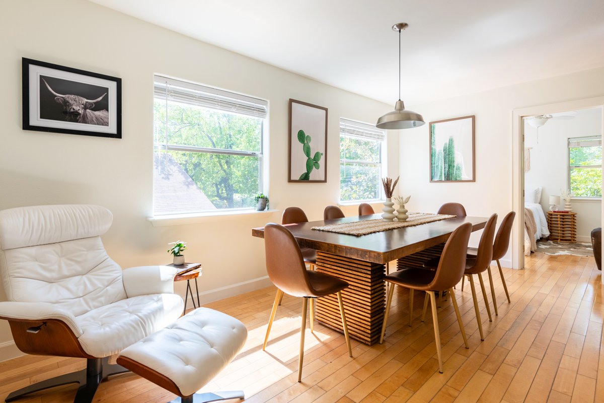 The Hayloft: Mid-Century Barn in Heart of Zilker