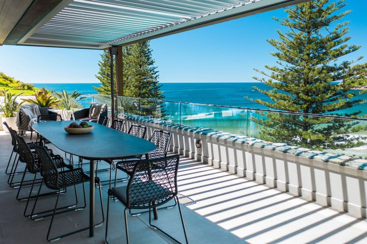 Absolute Beachfront by Palm Beach Holiday Rentals gallery image 3