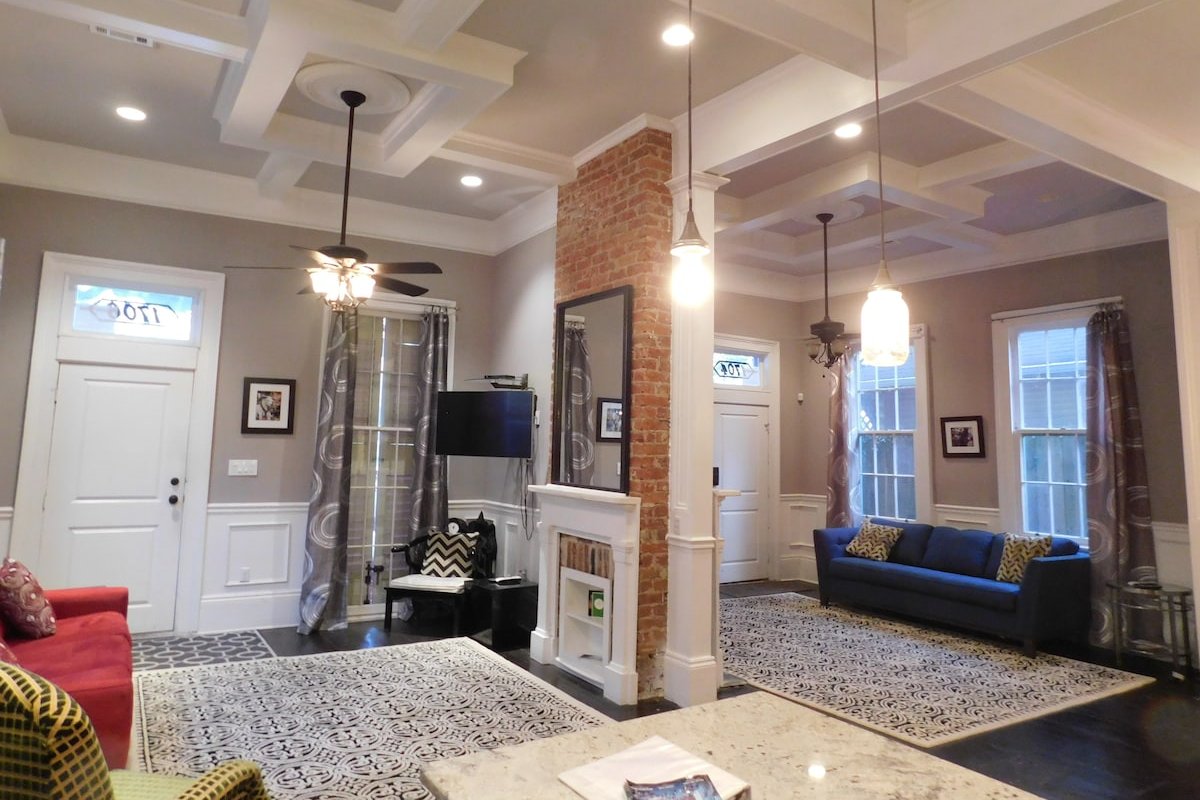 Bluesy Fairytale Walk 2 Frenchmen & French Quarter gallery image 2