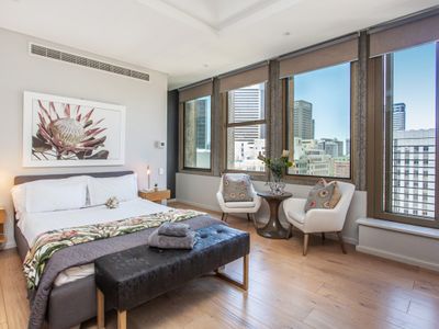 Skyline Retreat •Stylish Comfort• Pool•Gym 1008