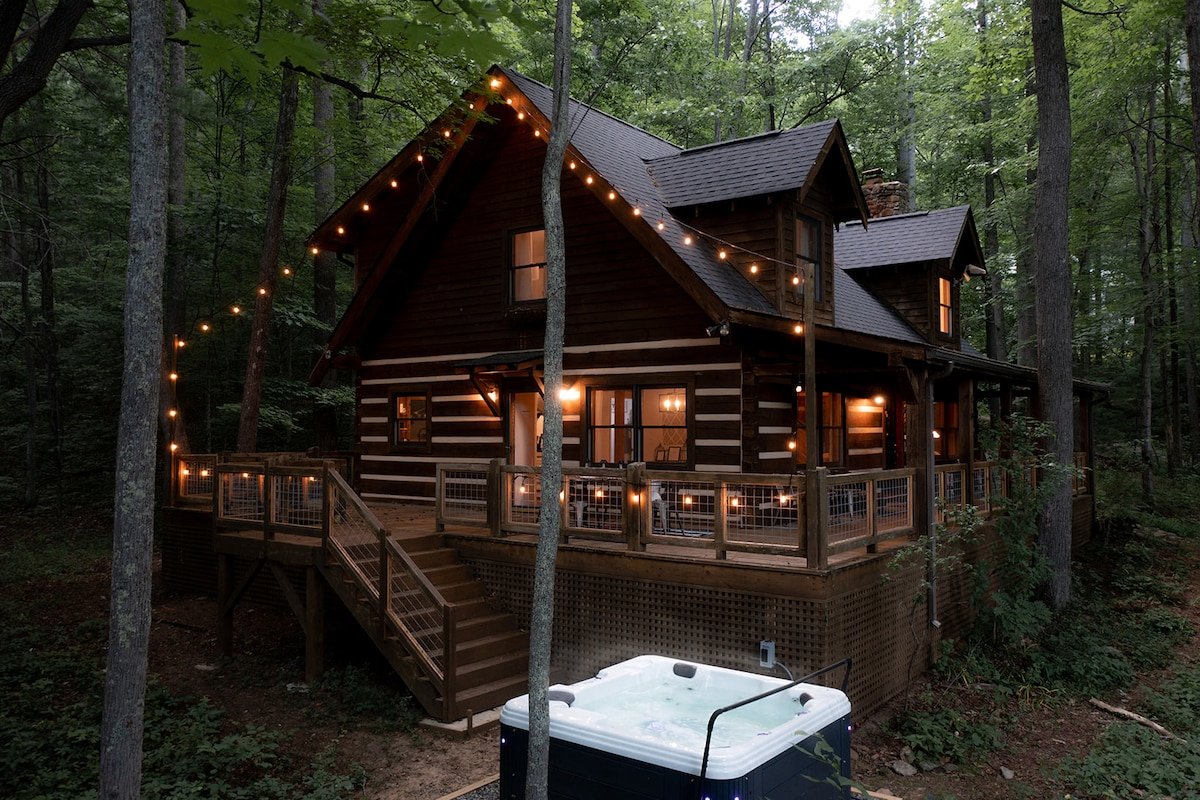 Luxury Log Cabin | Hot Tub*Kids*Pets*Hiking*Toys gallery image 2