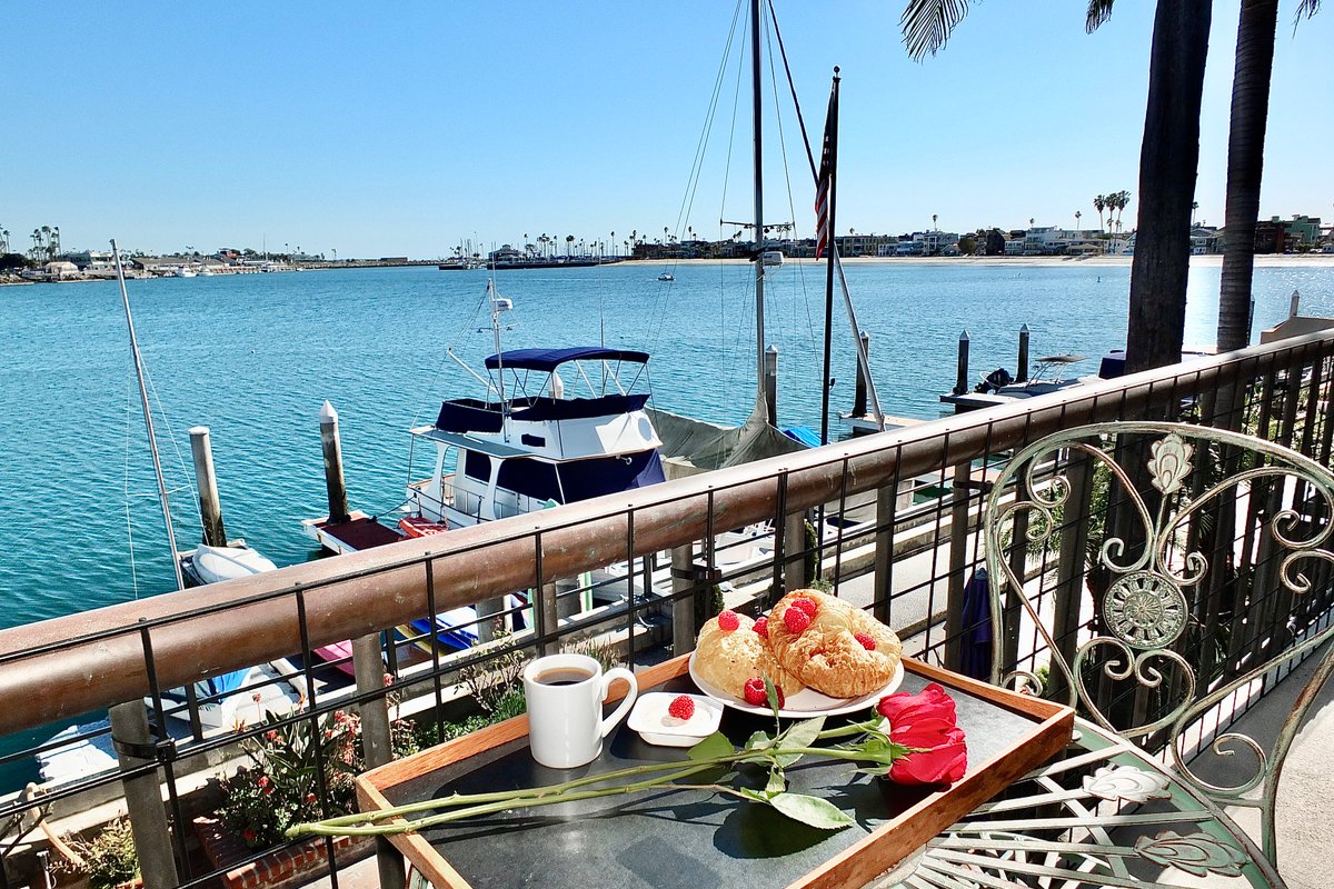 Naples Island Waterfront Beach House