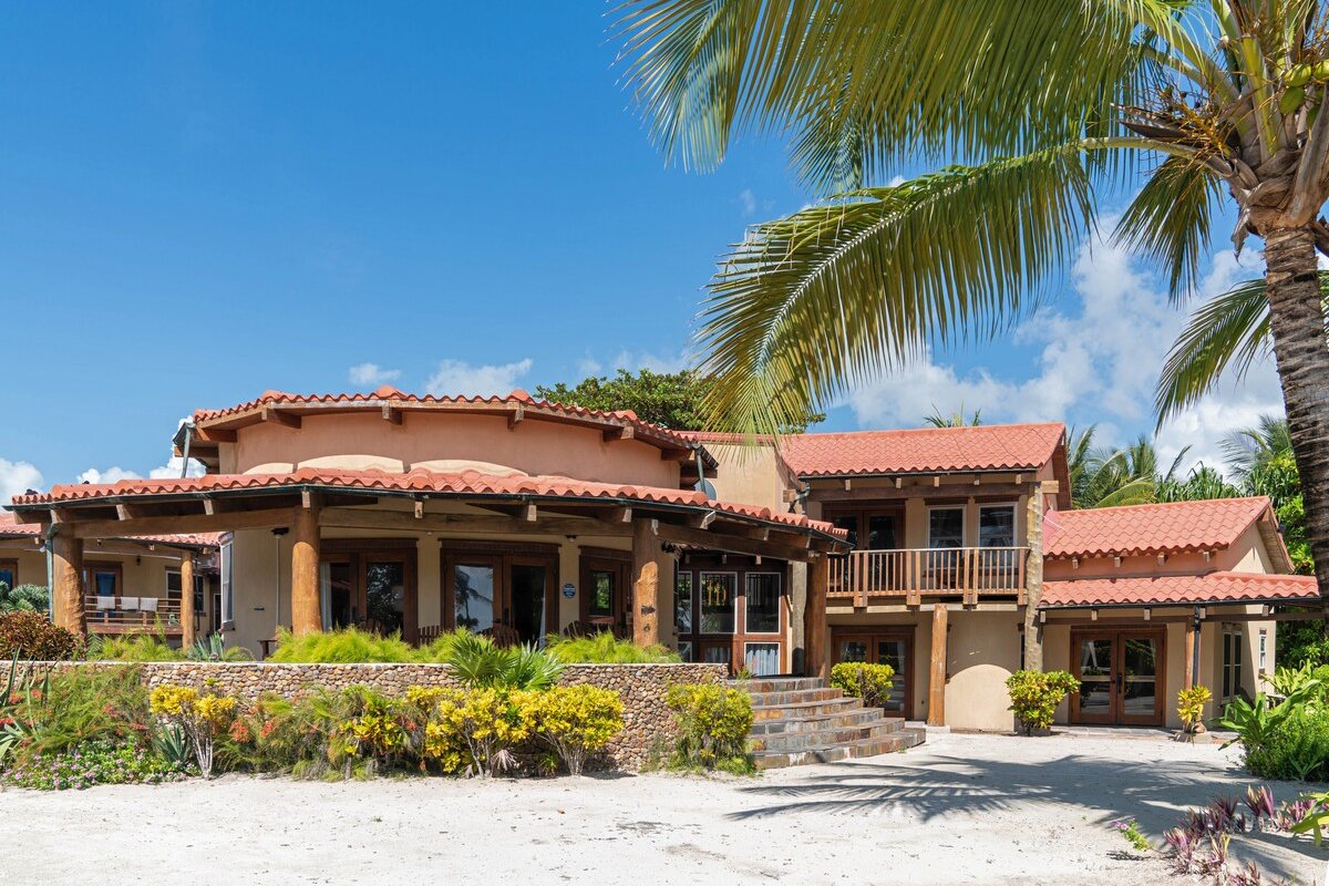 Villa Descanso | Peaceful Beach Front 3BR Seascape gallery image 3