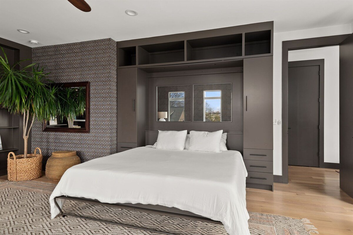 Hillside retreat w/ rooftop patio & hot tub gallery image 3