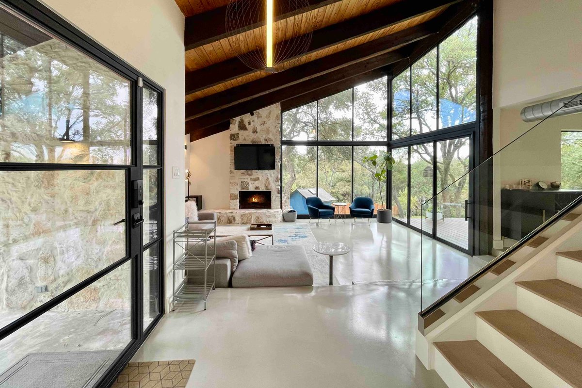 Luxury 6BR: Ping Pong, Foosball, 7 min to Downtown