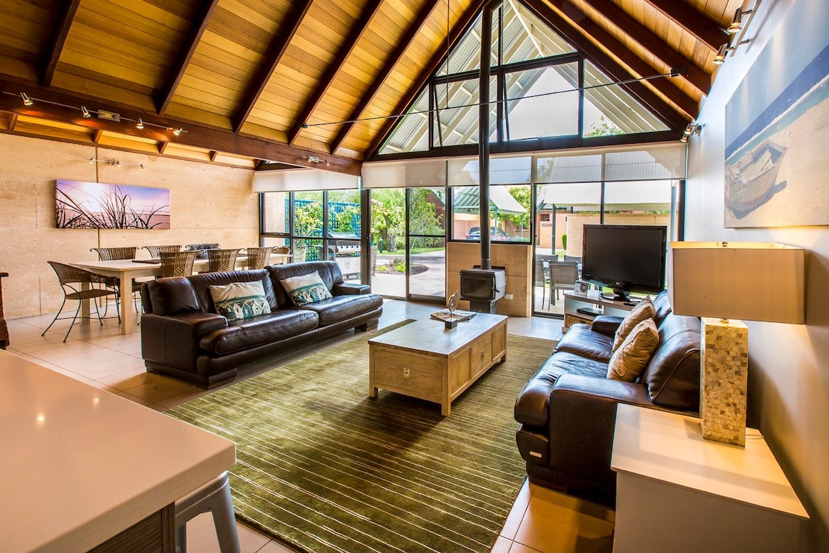 Whalers Cove Villas, Villa Mayflower gallery image 3