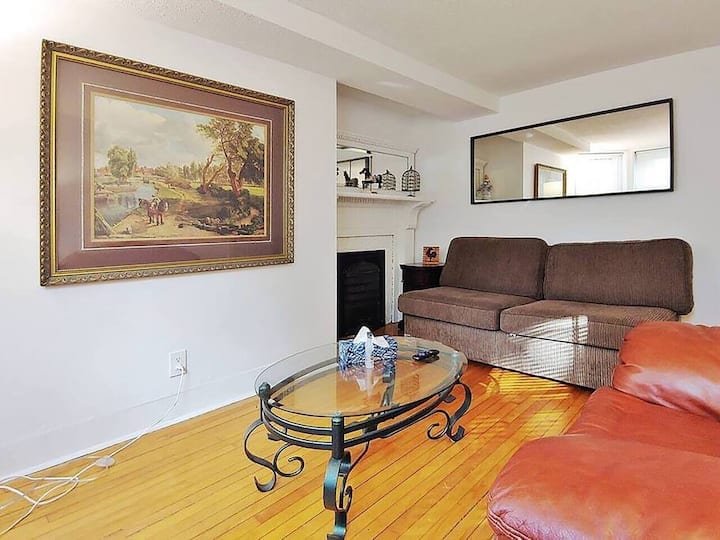 3+2Br 3 Bath Full Kitchen 2 Parking Downtown gallery image 3