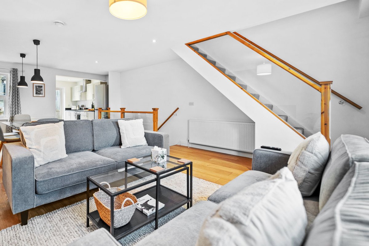 Fantastic 5 Bed Town House in Bristol – Sleeps 9