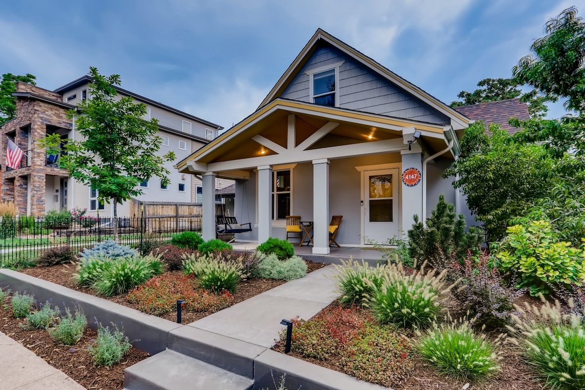 Mid-Mod w/awesome backyard, 1blk to Shops/Eateries gallery image 2