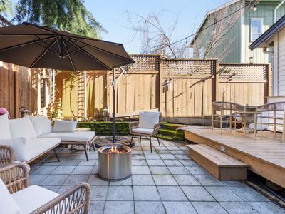 Urban Oasis with Cedar Hot Tub