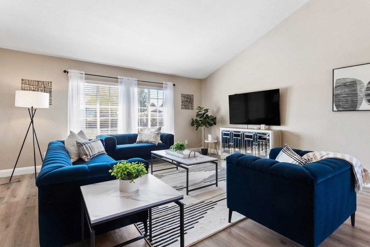 BRAND NEW Pickleball Paradise: Pool & Games, Fun! gallery image 3