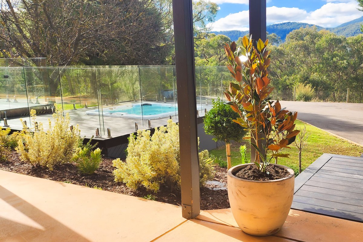 Family Friendly Farmstay- stunning views and spa