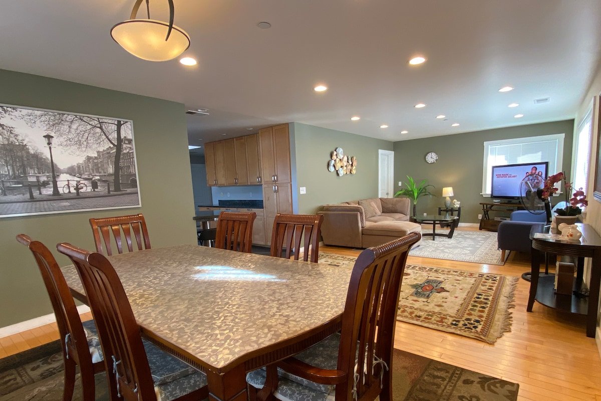 Elegant Modern 5BR/4BA in Heart of Silicon Valley gallery image 4