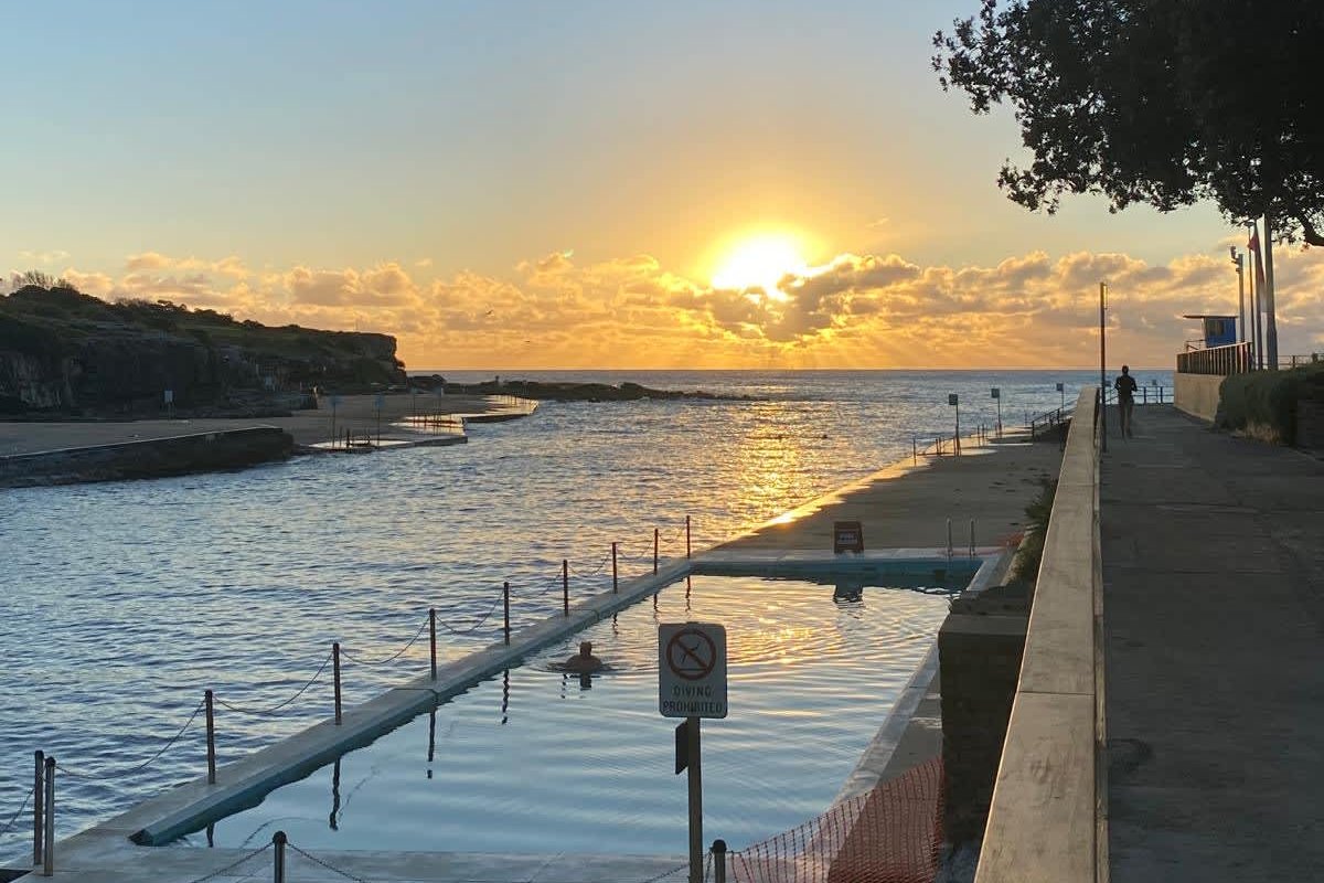 Clovelly Beach Escape – Walk to beach gallery image 5