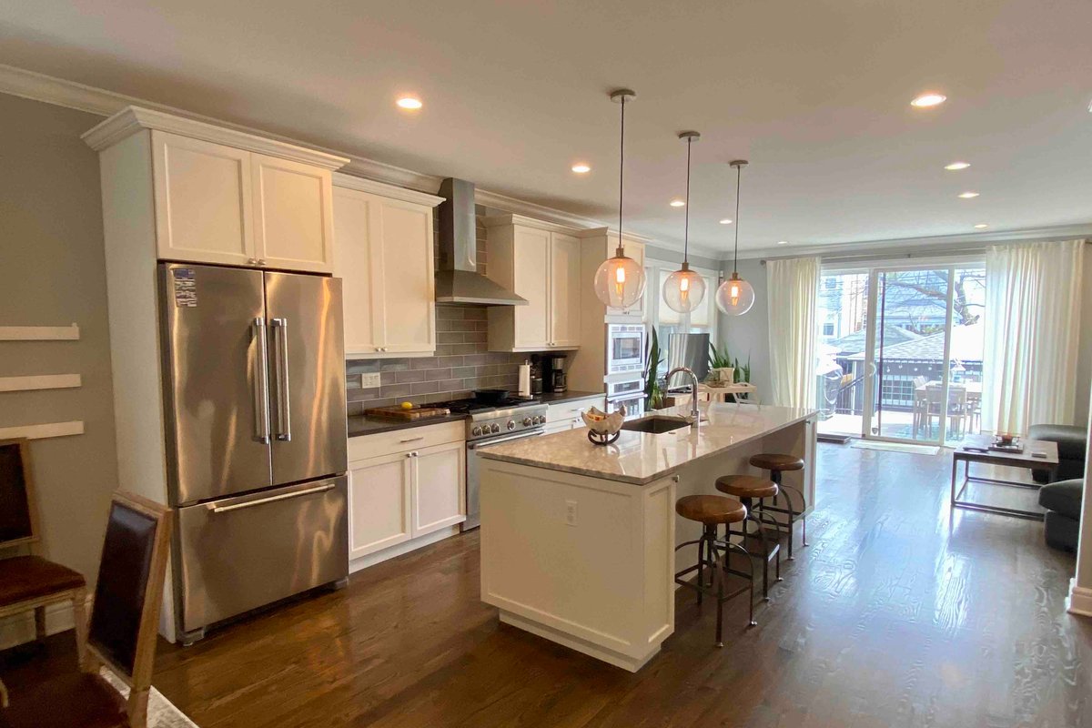 Single Family Home in Logan Square w/ 2 Car Garage