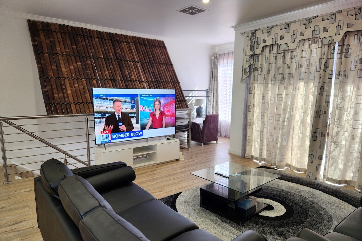 Super comfy – super spacious – walk to CBD gallery image 4