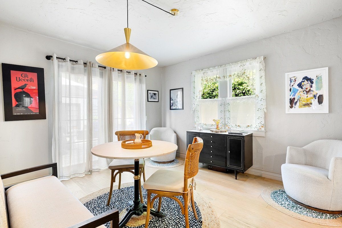 Spanish Bungalow in Trendy Los Feliz For Families gallery image 5