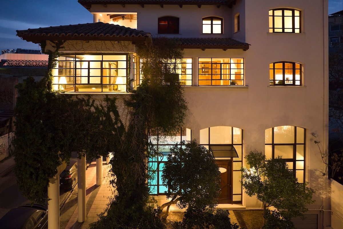 Ma Maison N°8 Downtown Villa/Indoor Heated Pool gallery image 2