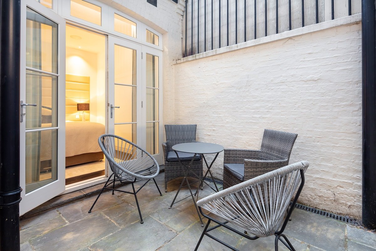 The MayFair Residence Super King Luxury gallery image 4