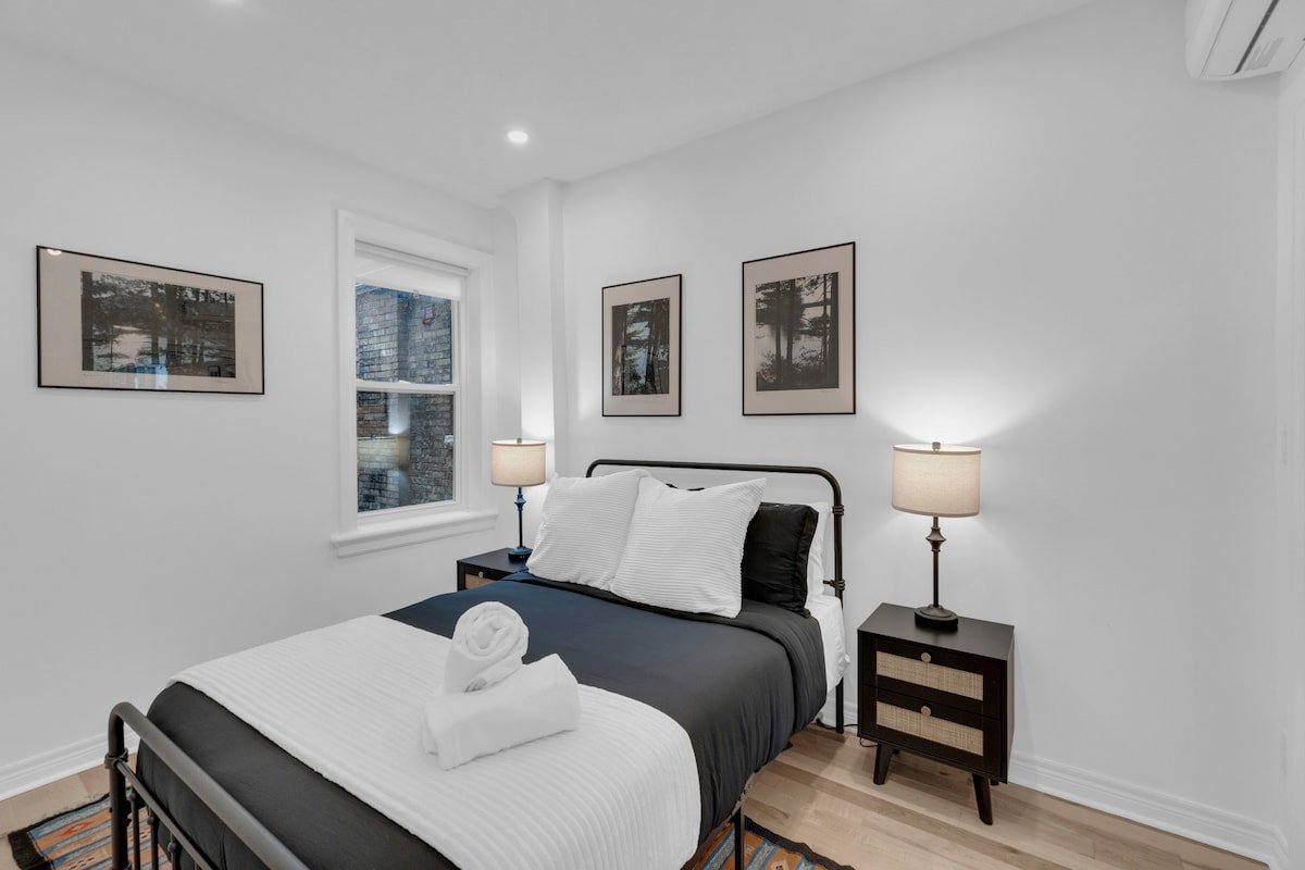 The Gallery – Designer 3BR – Downtown – Patio gallery image 5