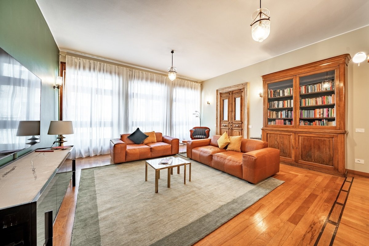 Luxury 3 Bedroom Apartment – 6 Guests – Duomo