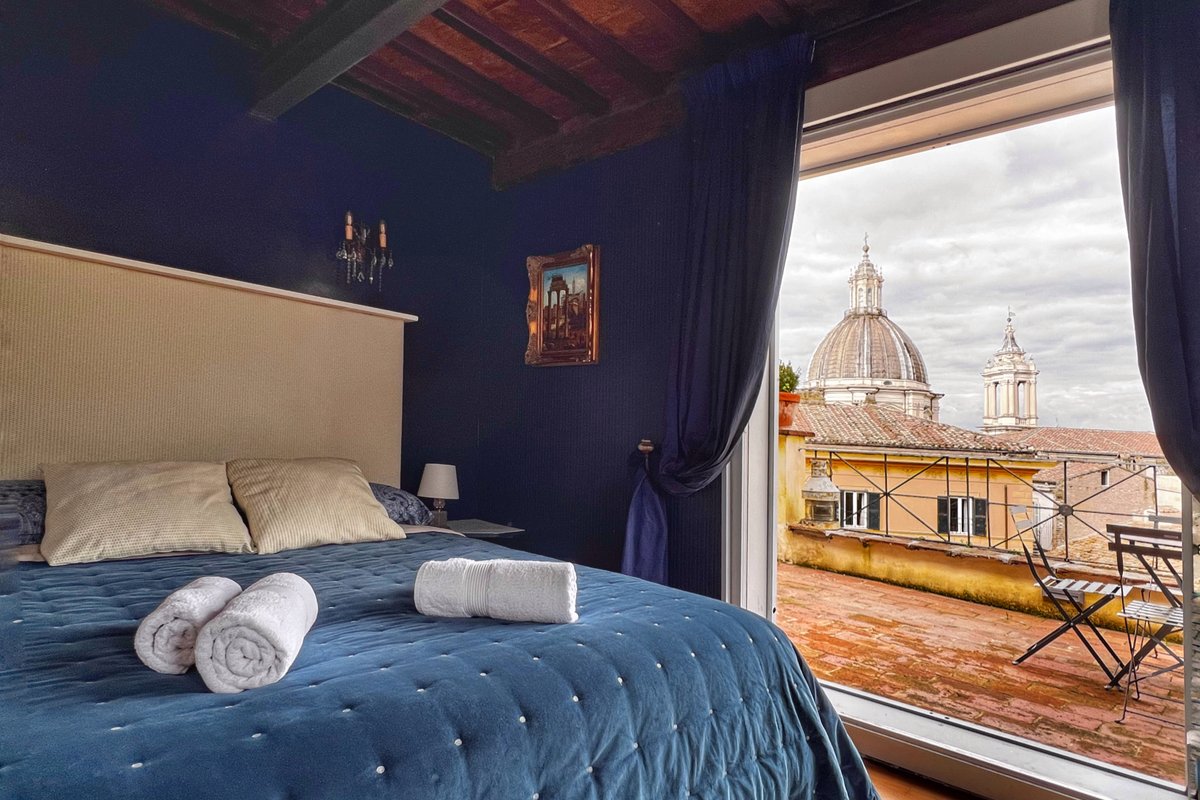 The Domes of Borromini – Charming Apartment.