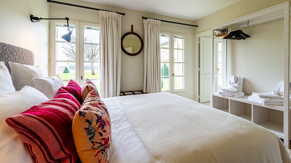 Live the castle life in Malescasse gallery image 3