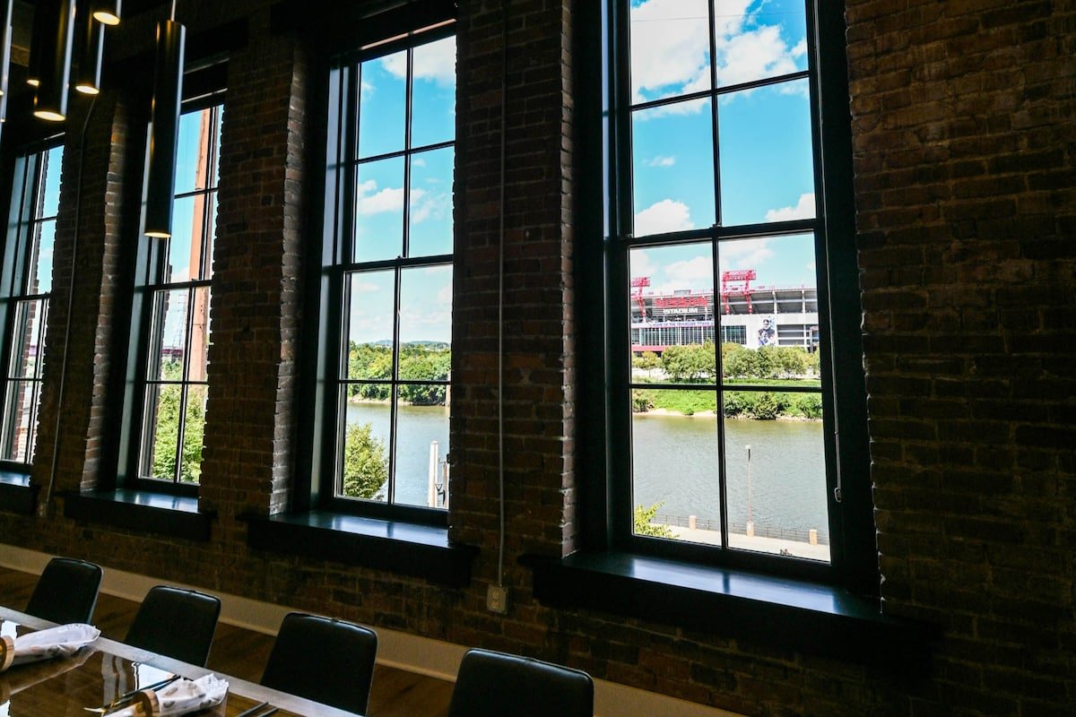 Luxury Loft w/ River View – 1 block from Broadway gallery image 5