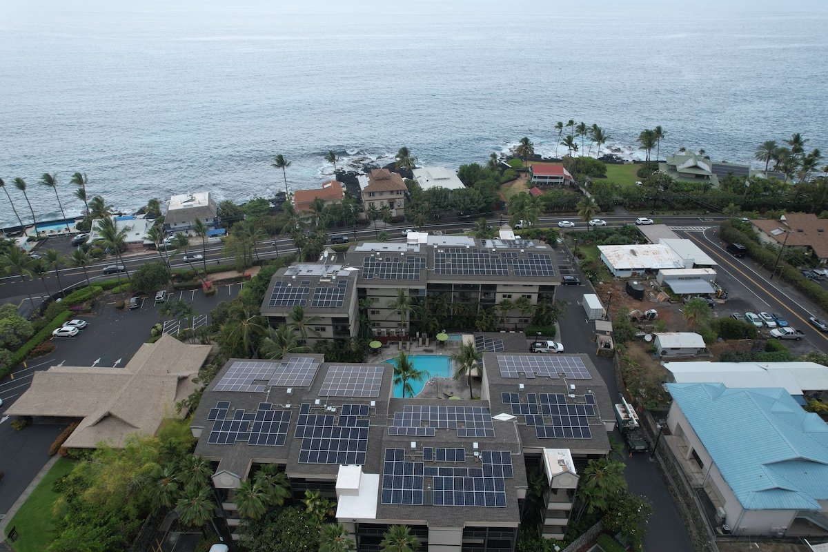 Renovated 2BR, ¼ mile from Sandy Beach, Pool gallery image 5