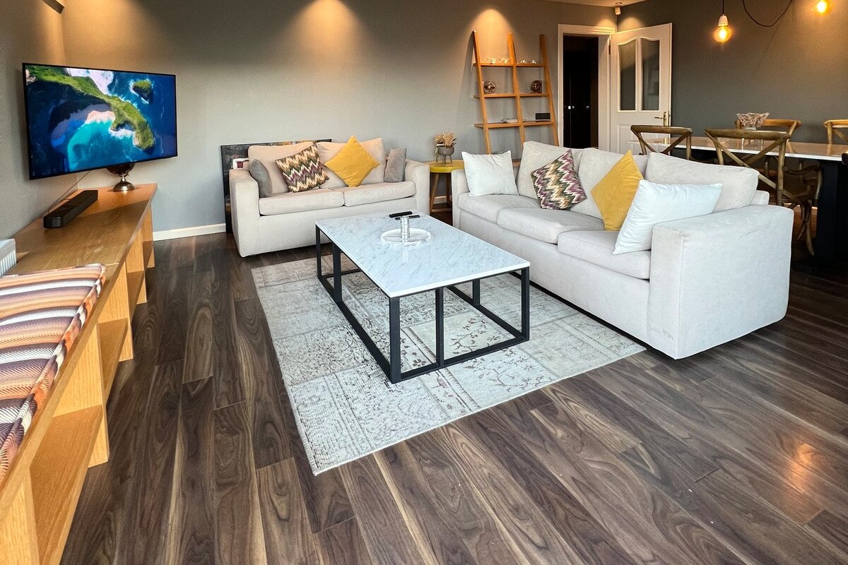 Detached house with magnificent Bosphorus view gallery image 3