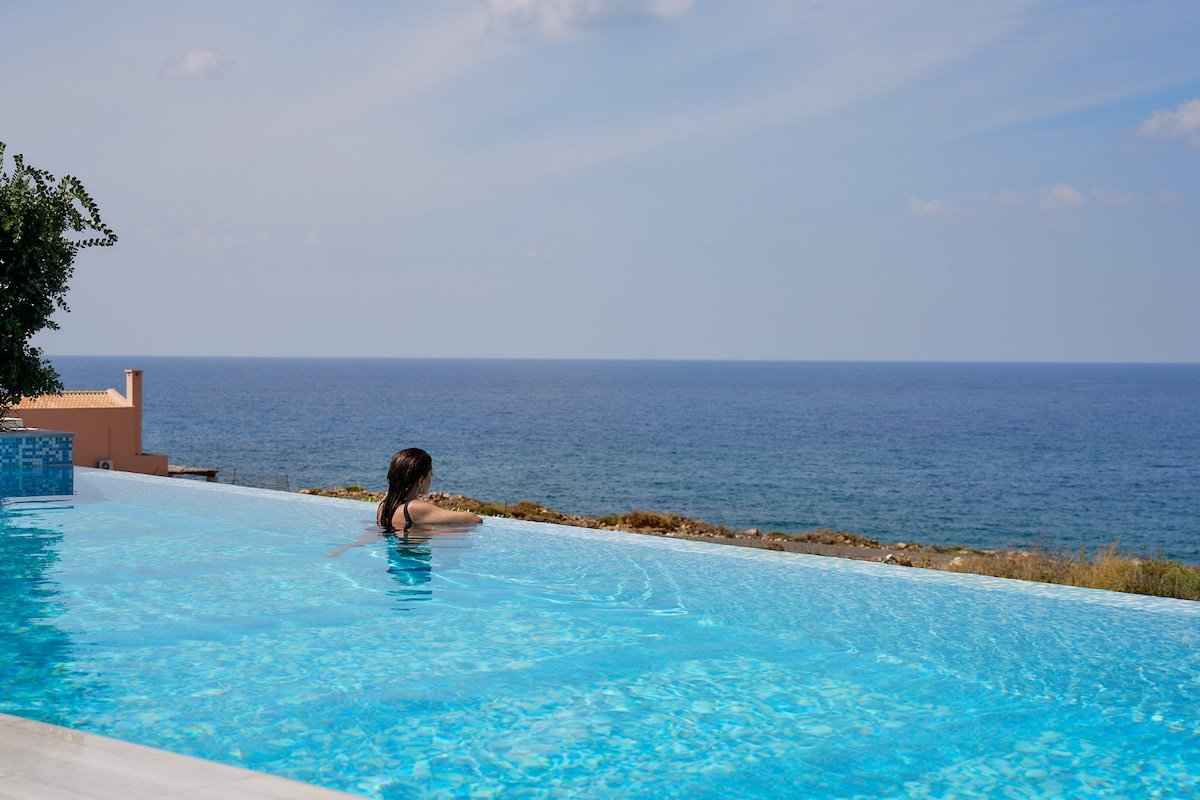 Thalassa Residence, Heated Pool, Hot Tub & SeaView gallery image 4