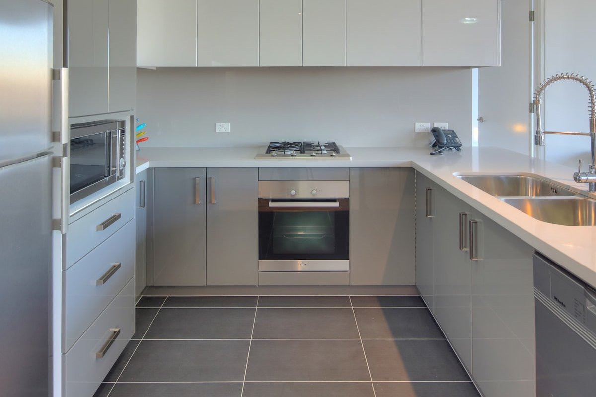 Luxe Three Bedroom Penthouse – In the Heart Of CBD gallery image 5