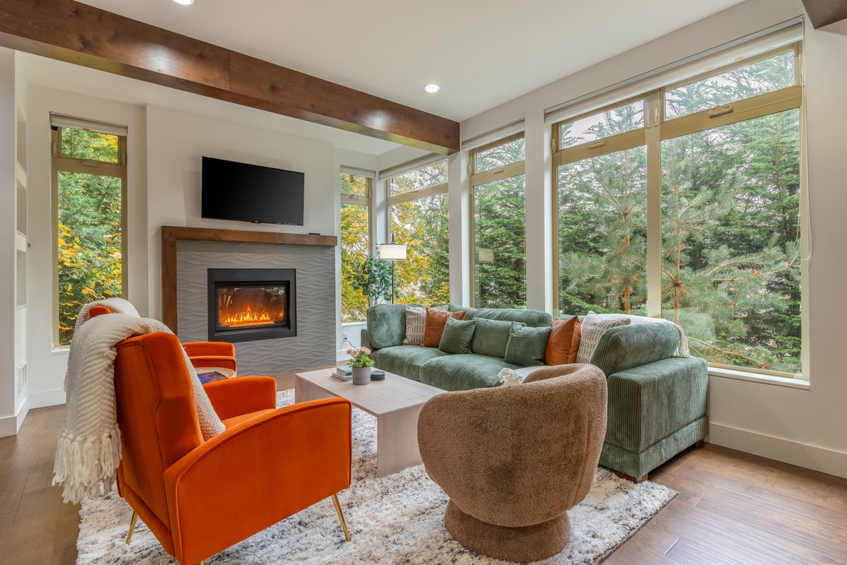 “Luxe Beautiful Large Home – Central District”