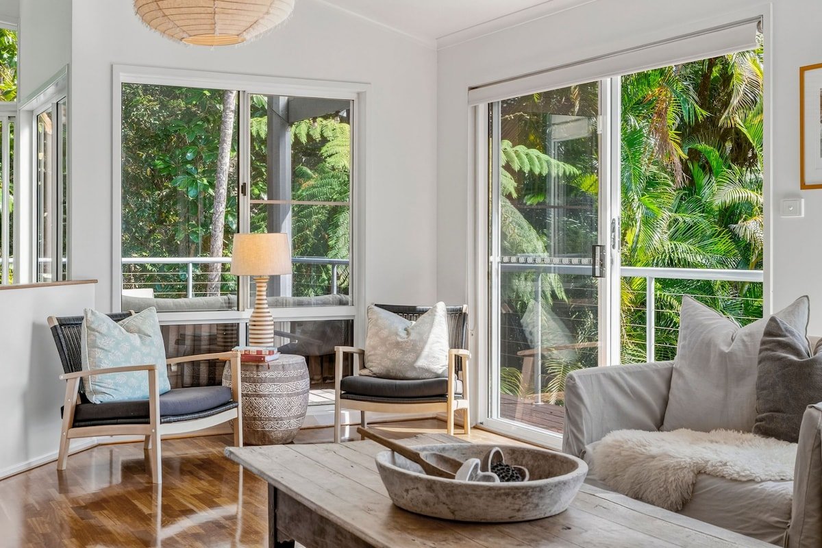 Omanu – family home with pool gallery image 5