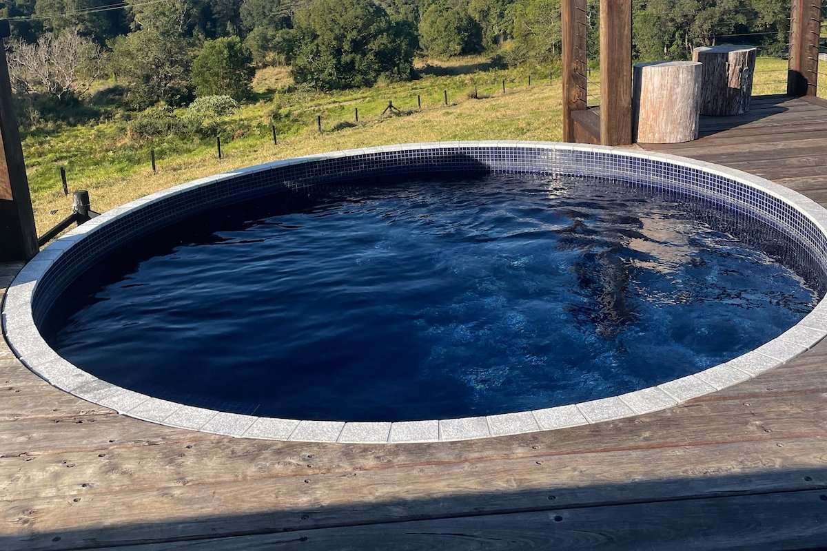 Luxe 5BR Farmhouse-Pet Friendly Kin Kin Noosa Stay gallery image 3