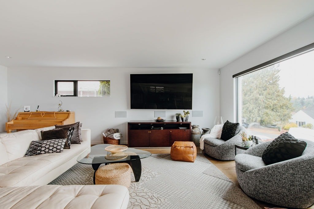 Stunning Panoramic Views Hot Tub Modern 4BR Home gallery image 5