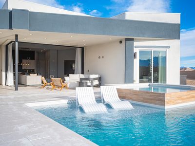 The Raven Estate – Modern Living