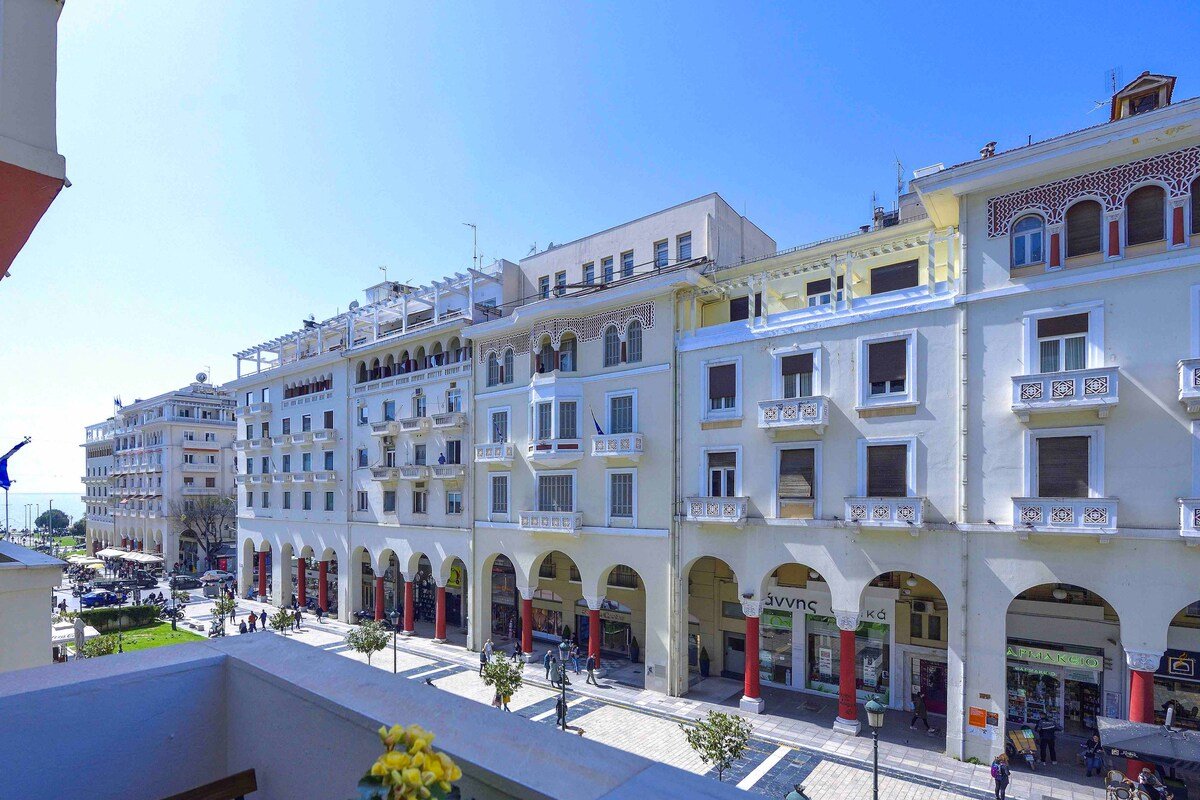 4 Travelers gallery image 3