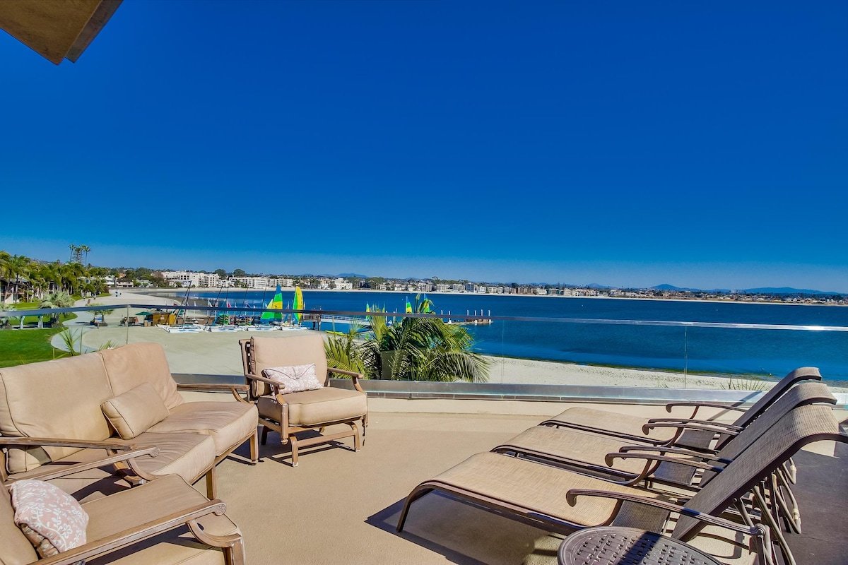 Villa on the Bay | 7BR MB Gem w/ Spacious Yard gallery image 2